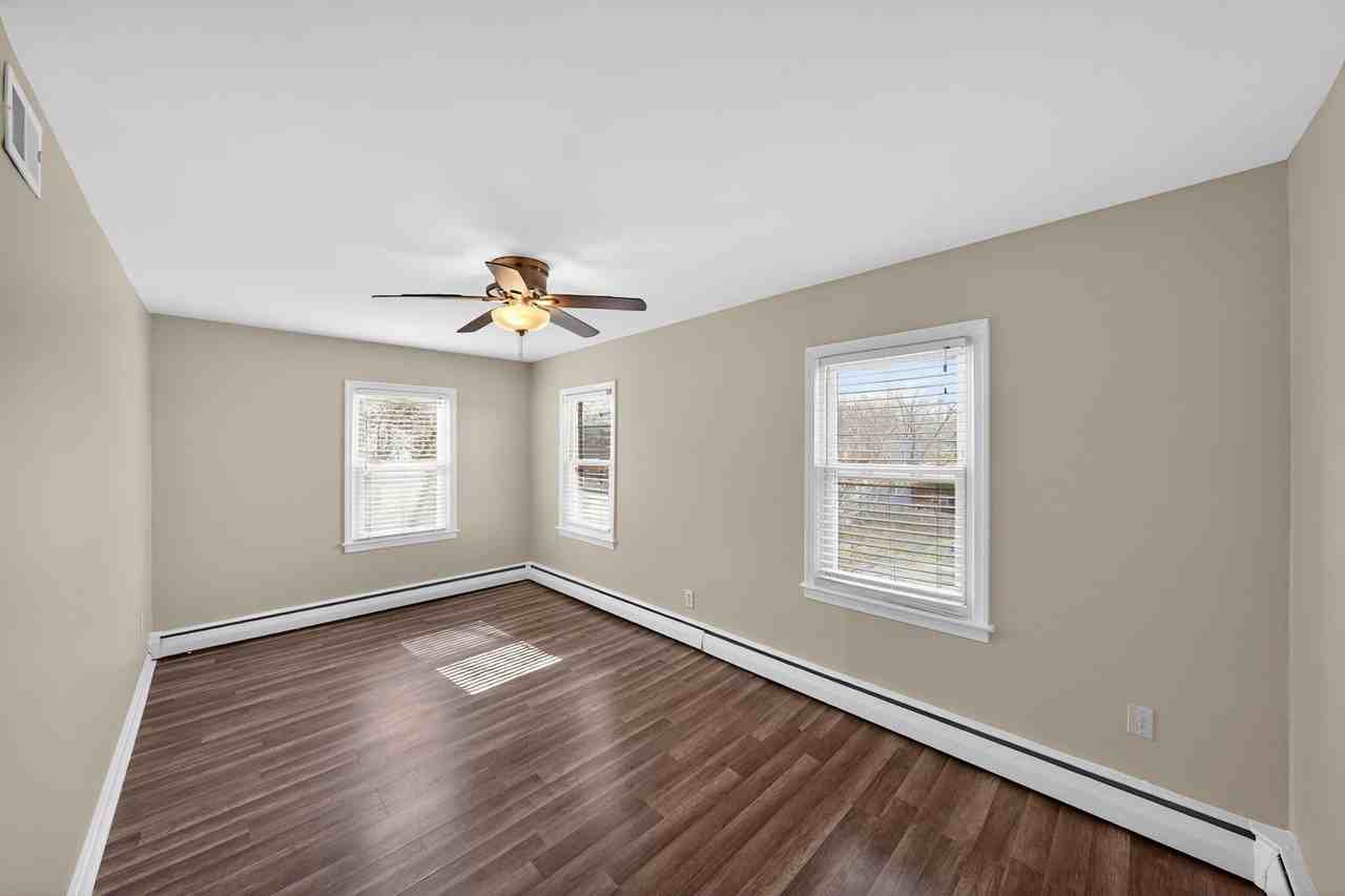 1105 Carrington Ave - Photo 7 of 14