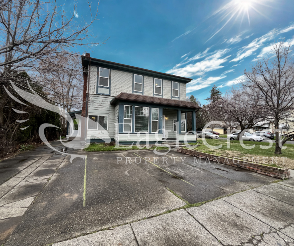 327 E Sumach St - Photo 2 of 50