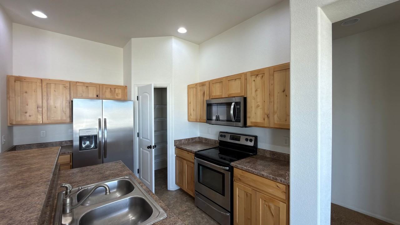 456 Stonebrook Dr - Photo 3 of 26