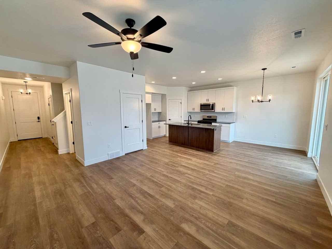 2762 N 2775 W - Photo 2 of 20