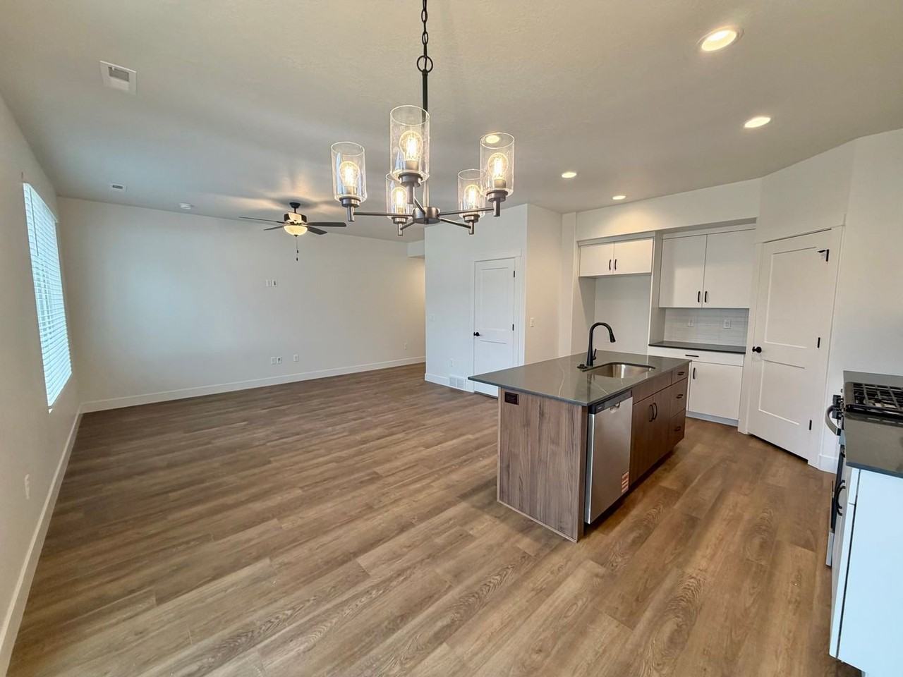 2762 N 2775 W - Photo 4 of 20