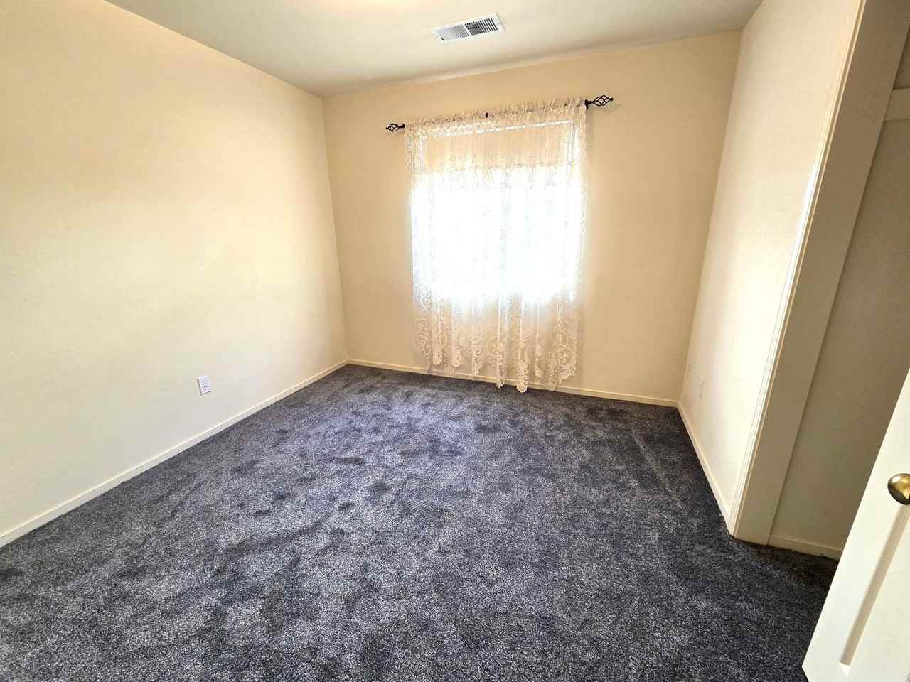 2540 W Porter Creek Ave - Photo 6 of 12