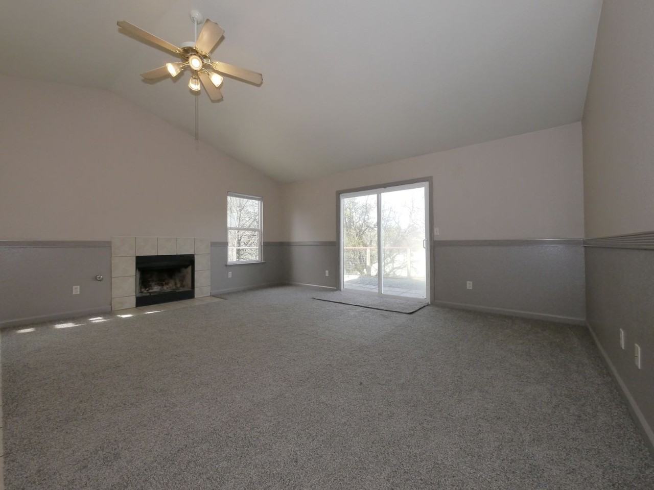 460 Toyon Dr - Photo 4 of 16