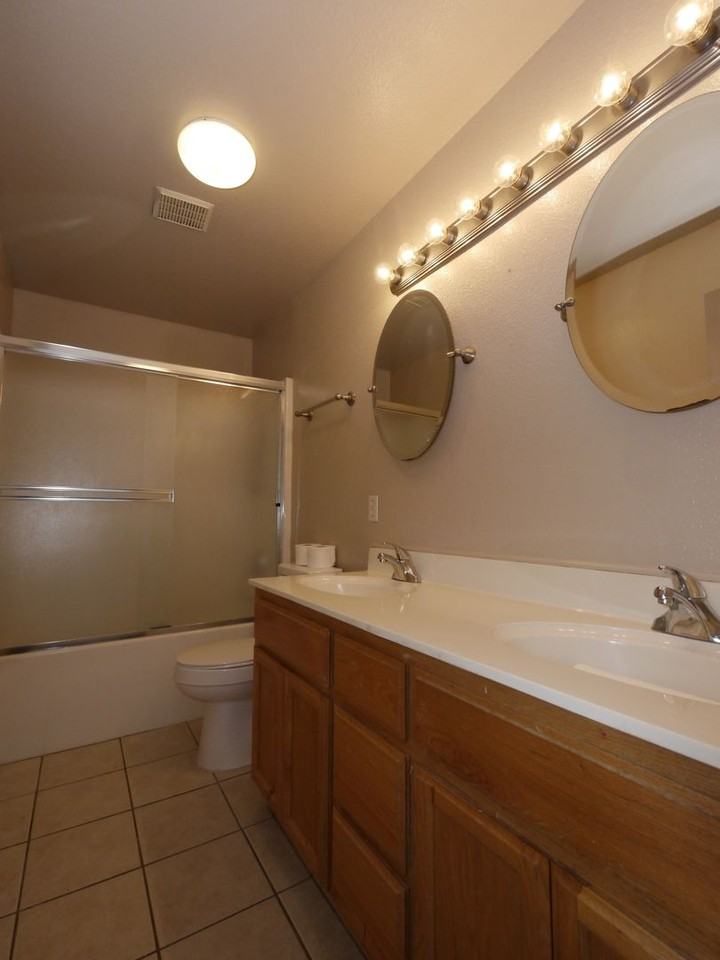 460 Toyon Dr - Photo 6 of 16