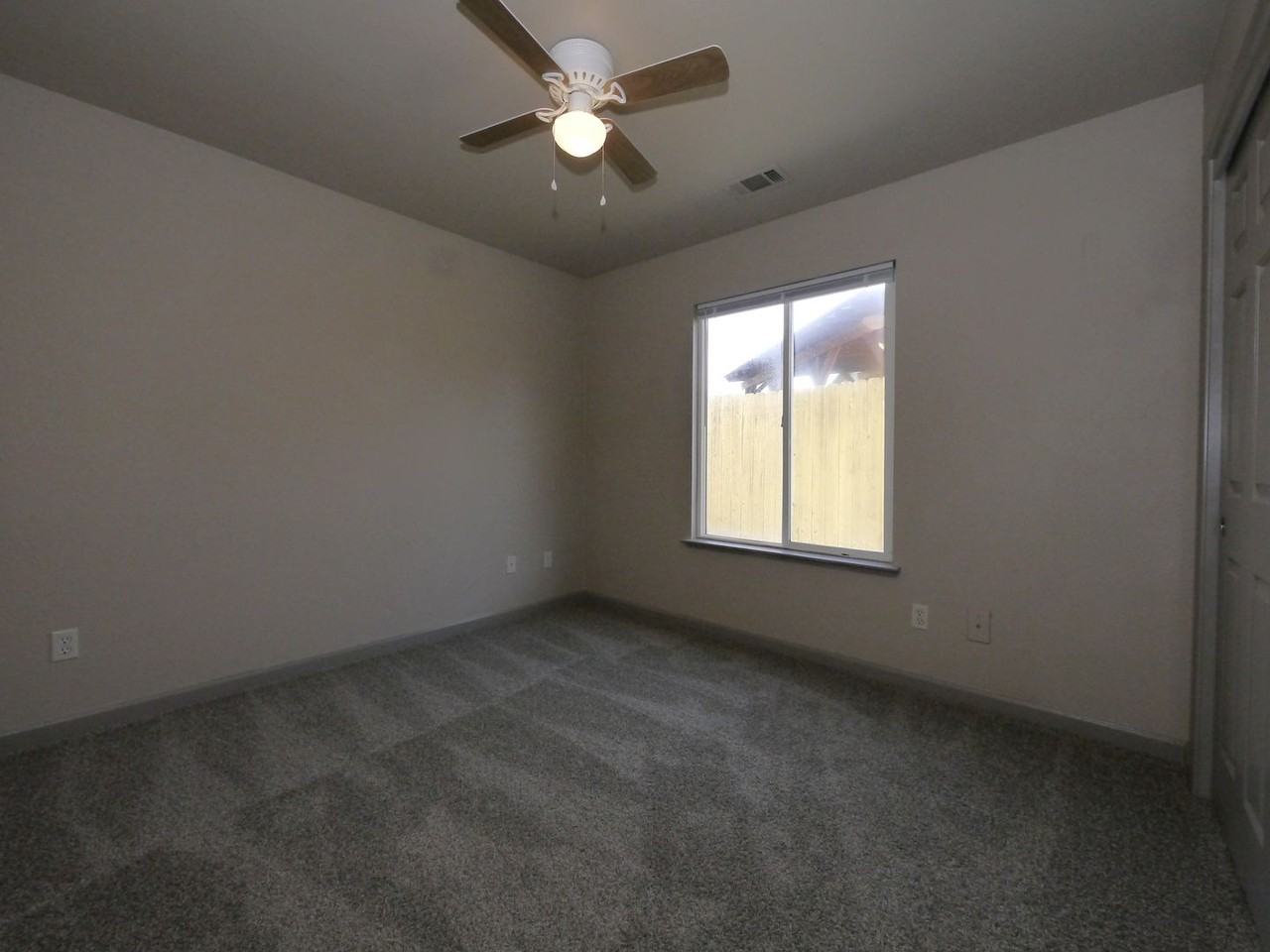 460 Toyon Dr - Photo 7 of 16