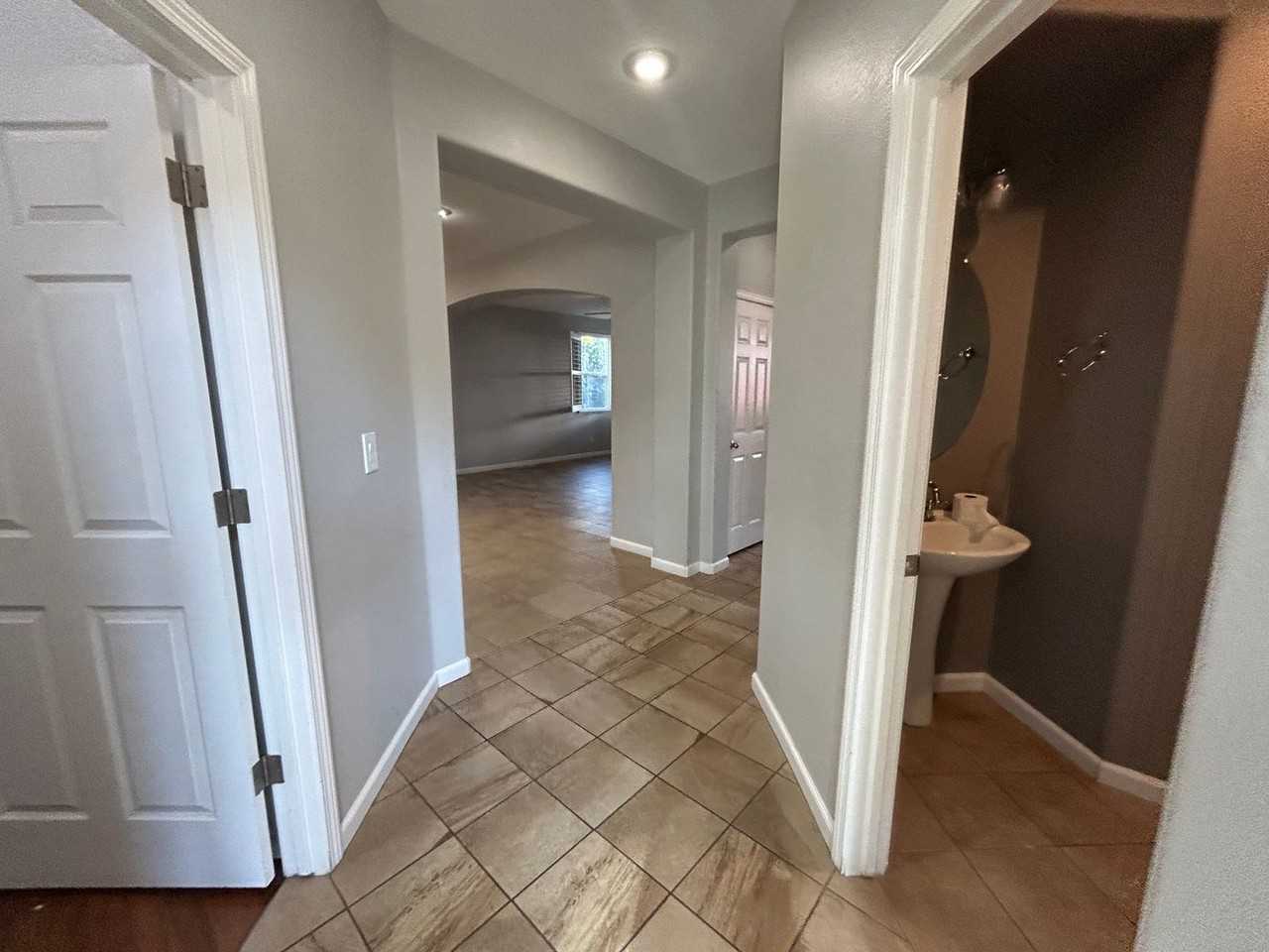 212 Riverbend Ln - Photo 7 of 42