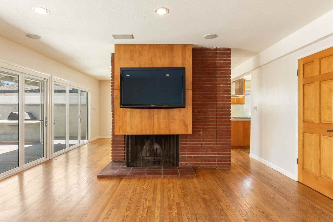 828 Stevely Ave - Photo 5 of 47