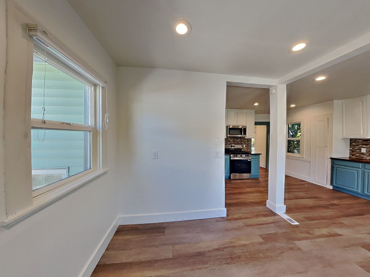 976 55th St - Photo 3 of 20