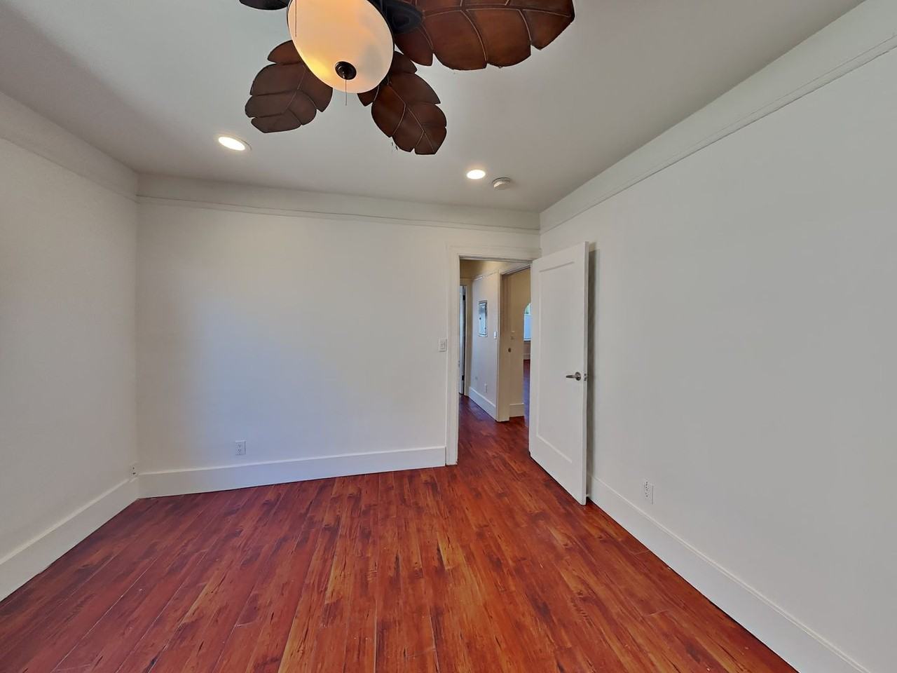 976 55th St - Photo 4 of 20