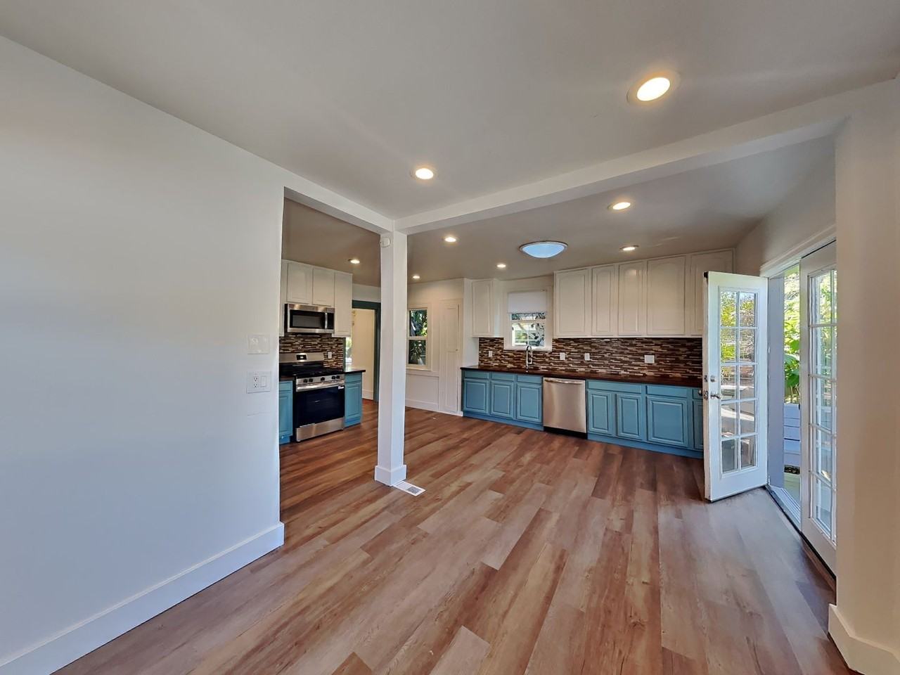 976 55th St - Photo 5 of 20