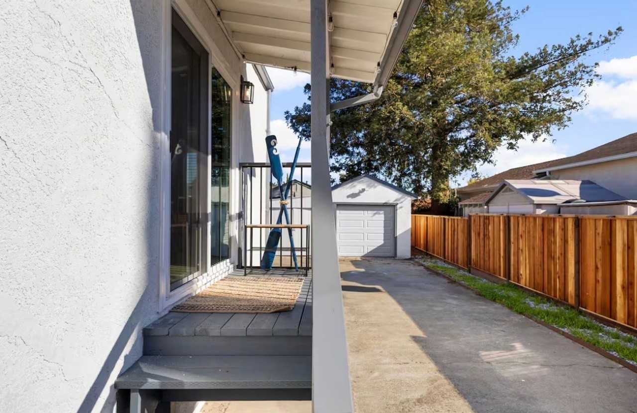 19770 Sprague Ct - Photo 3 of 16