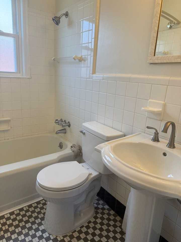 1011 W Wendover Ave - Photo 4 of 12