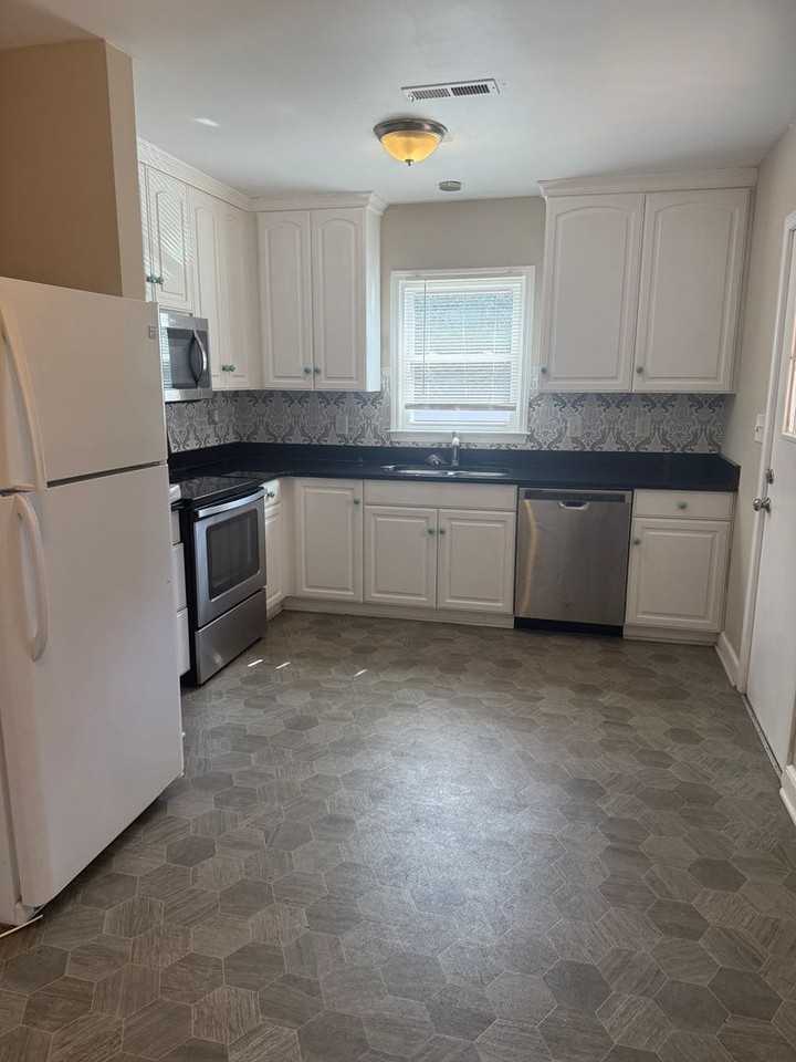 1011 W Wendover Ave - Photo 5 of 12