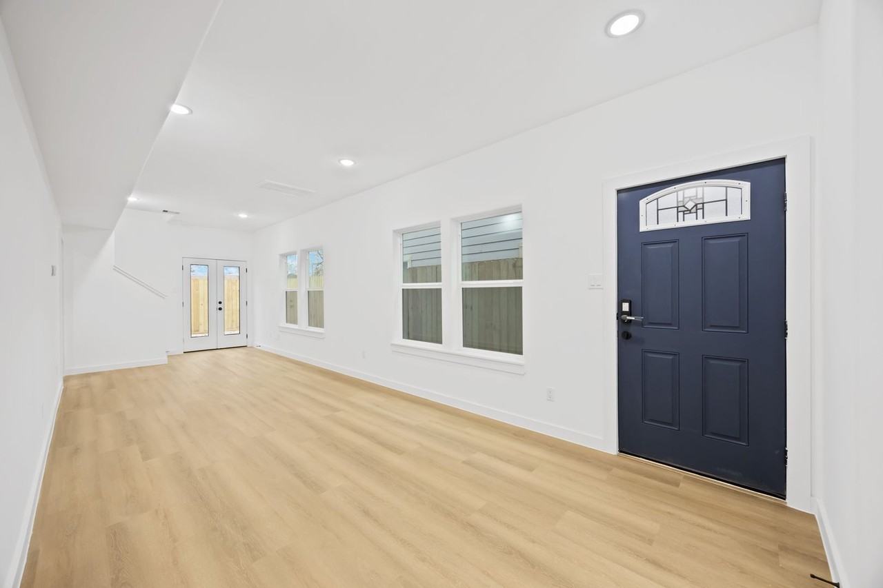 8122 De Priest St #B - Photo 6 of 25