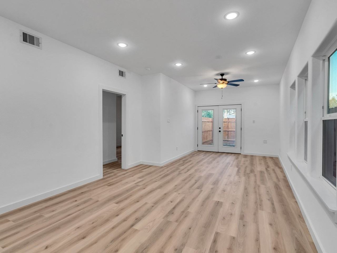 9410 Firnat St #A - Photo 4 of 29