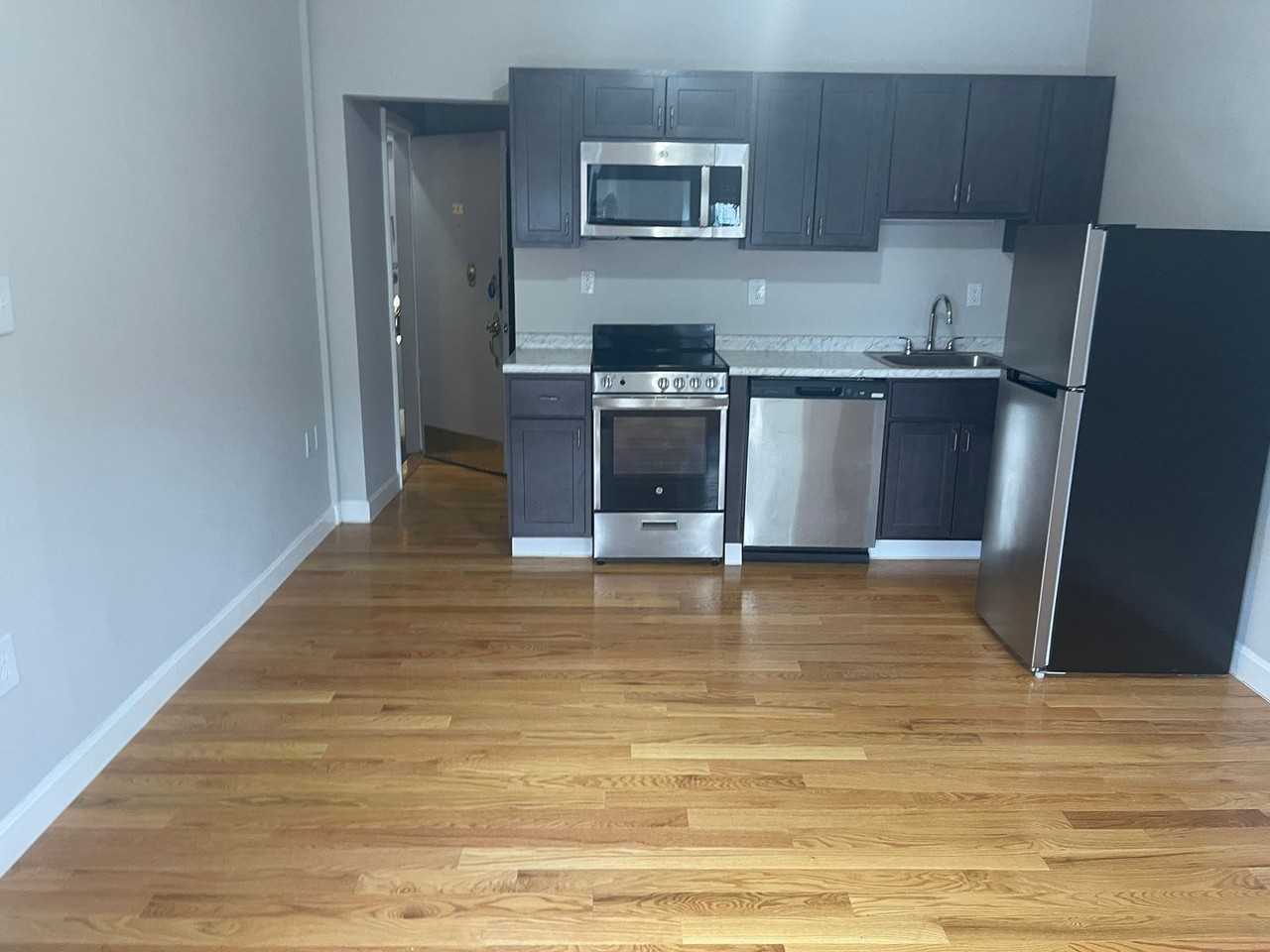 98 Gordon St - Photo 2 of 4