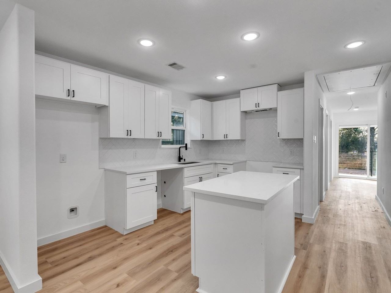 9410 Firnat St #B - Photo 4 of 36