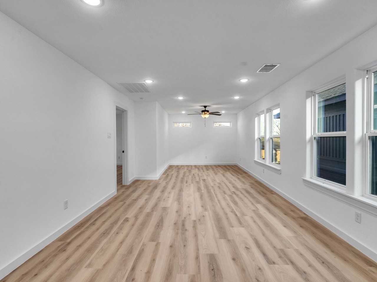 9410 Firnat St #B - Photo 7 of 36