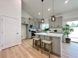 featured image of 2418 Thorn Pl #A
