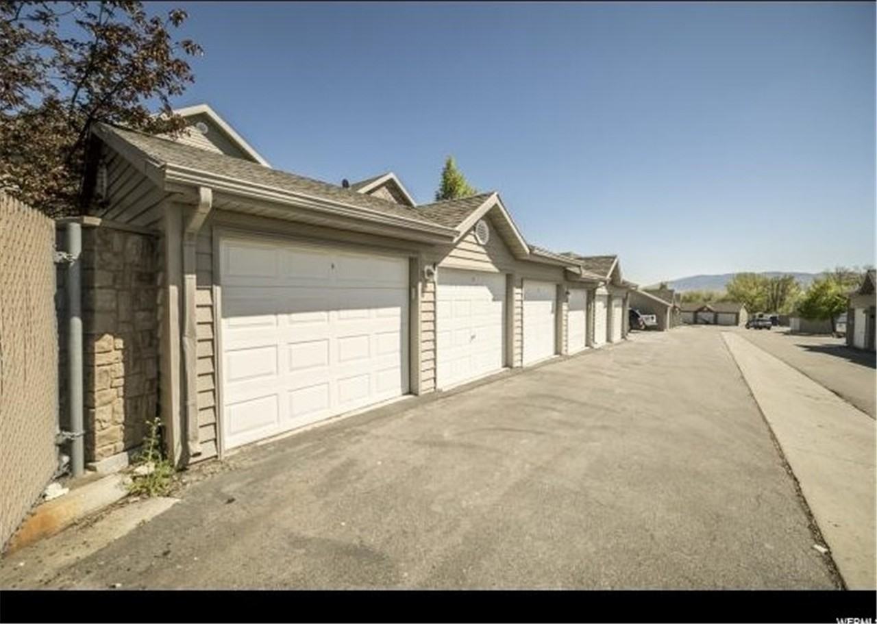 1598 Westbury Way #I - Photo 3 of 5