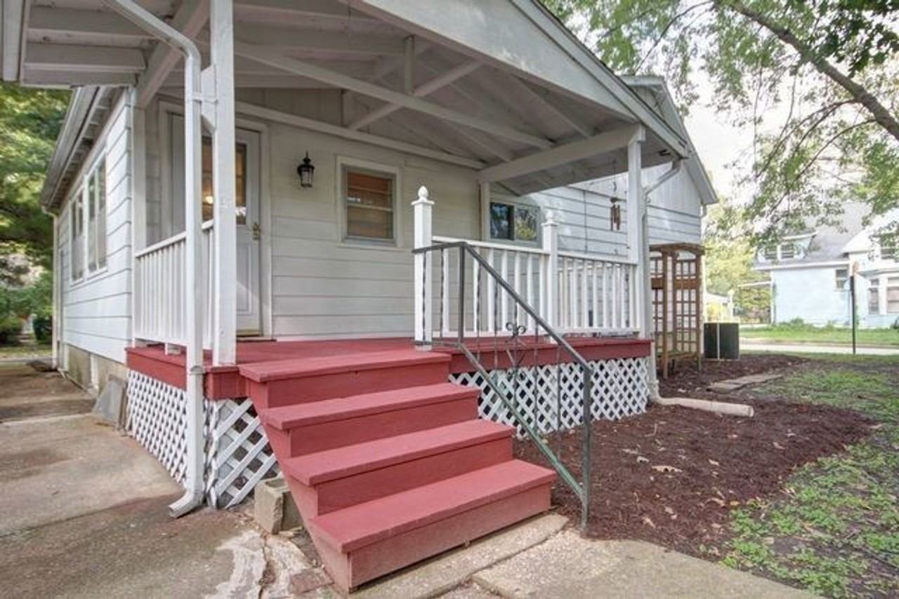 302 S Grove St - Photo 2 of 23