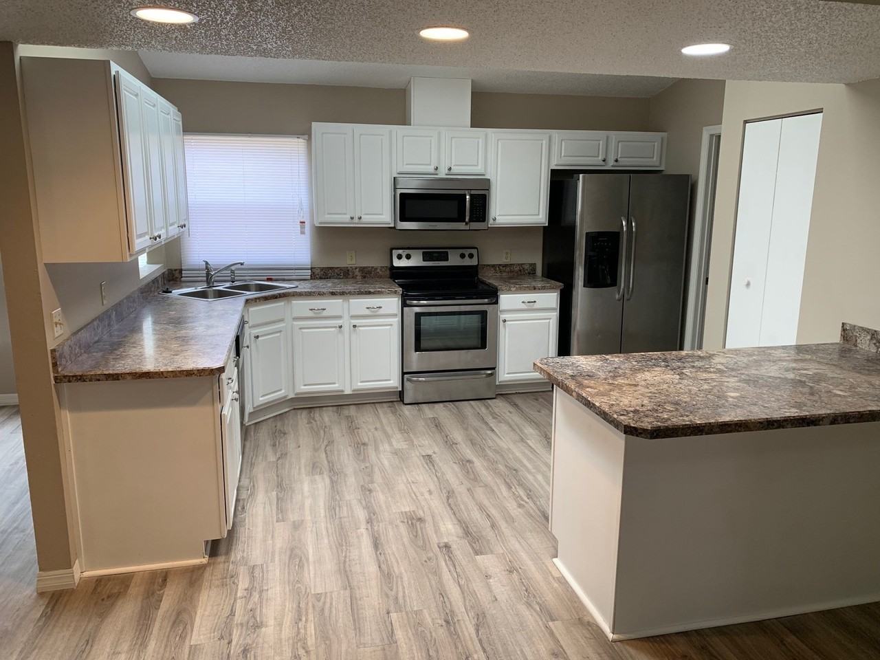 10320 Fordham St - Photo 2 of 18