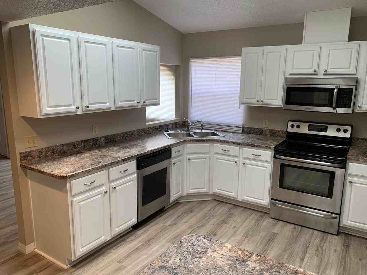 10320 Fordham St - Photo 3 of 18