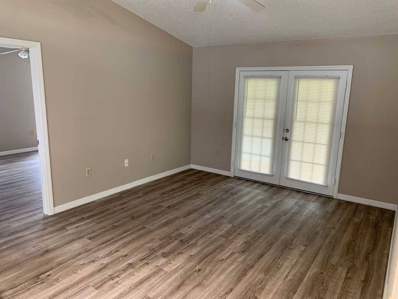 10320 Fordham St - Photo 7 of 18