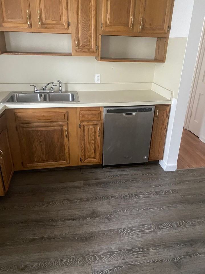 11335 Columbia - Photo 2 of 7