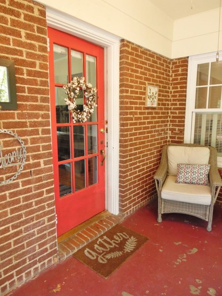 2222 Irwin St - Photo 2 of 17