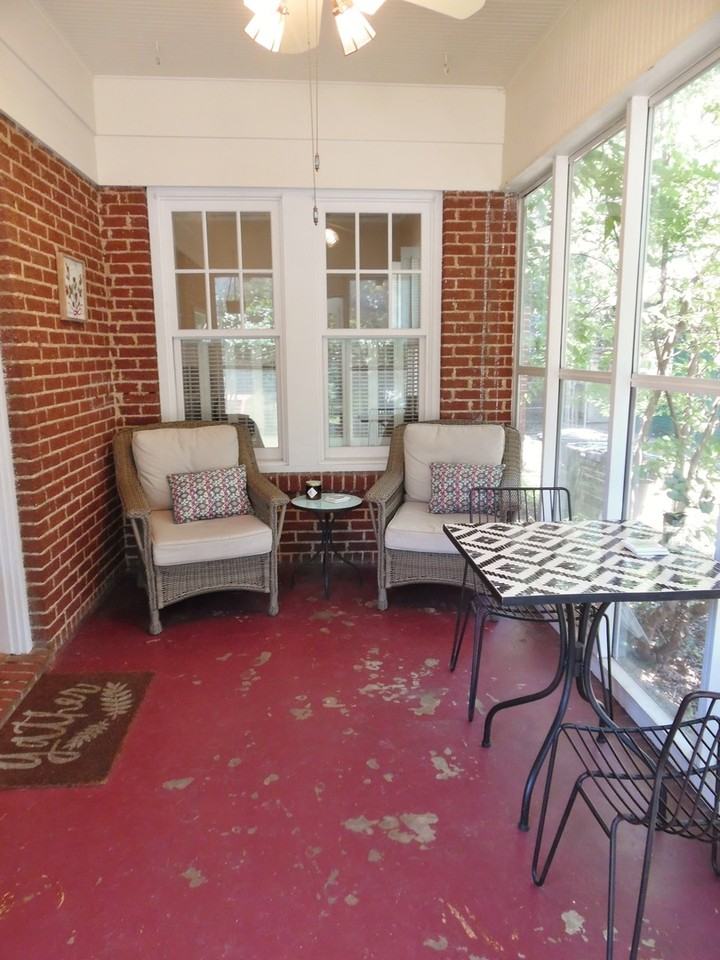 2222 Irwin St - Photo 3 of 17