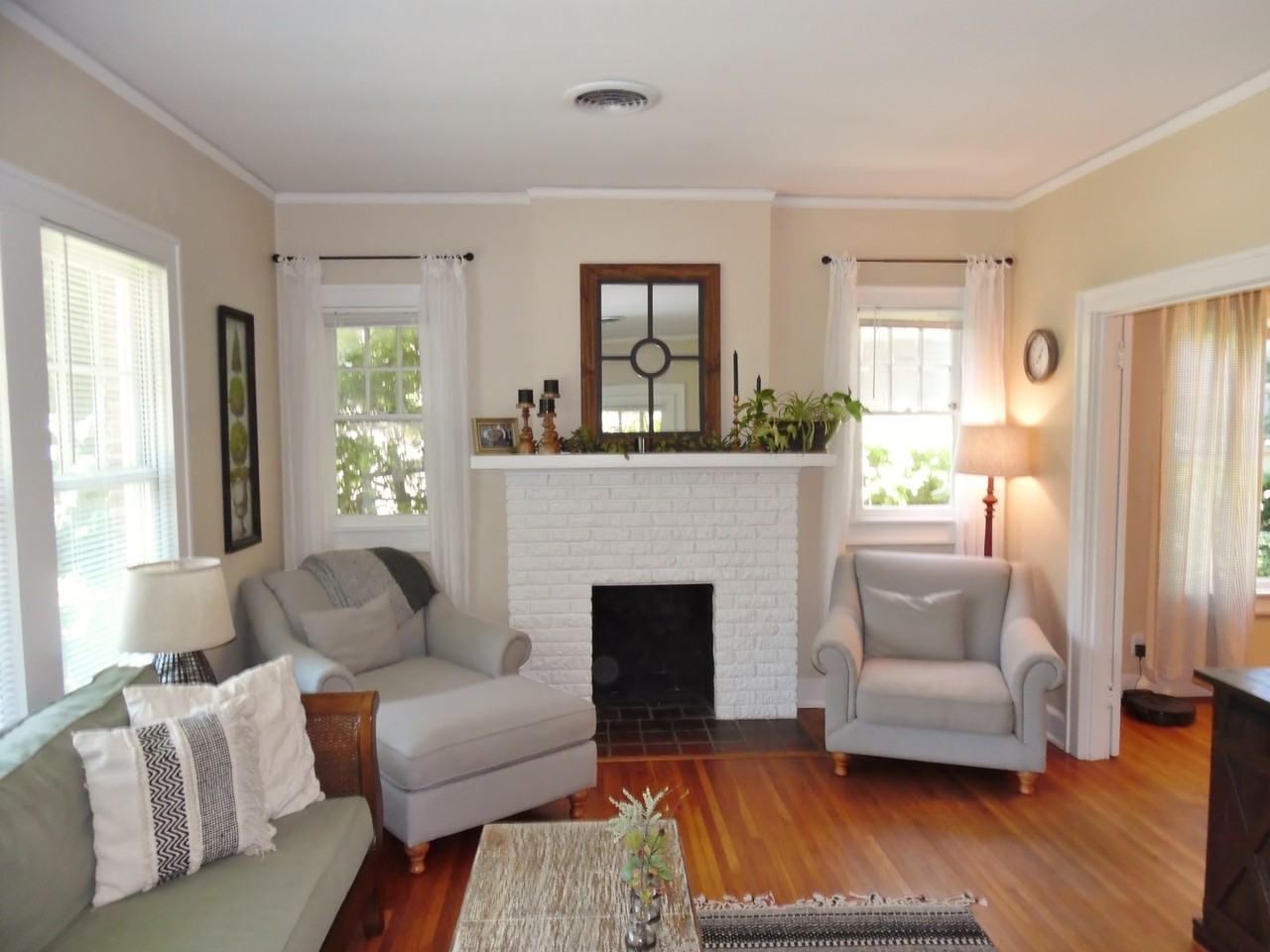 2222 Irwin St - Photo 4 of 17