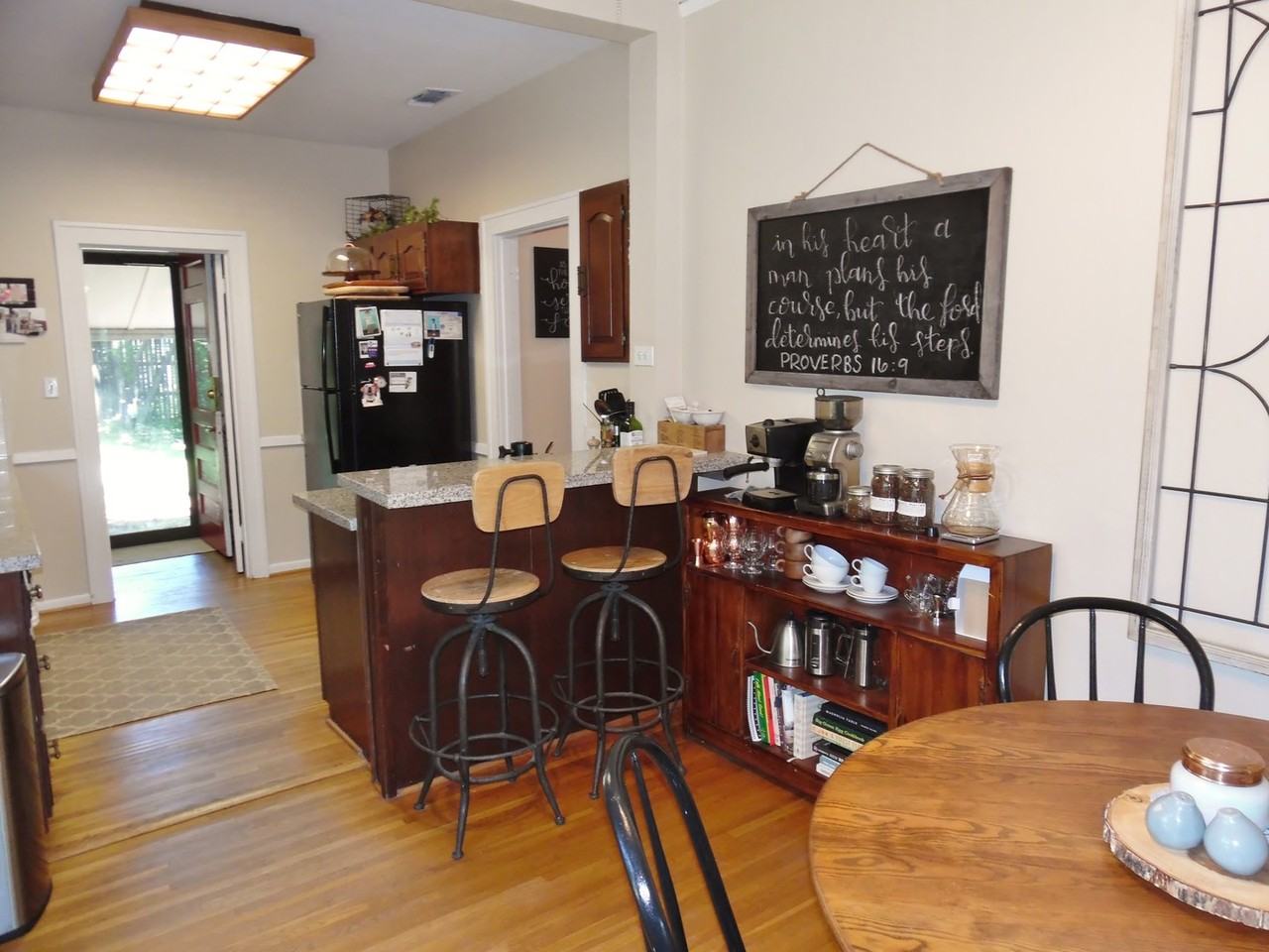 2222 Irwin St - Photo 6 of 17