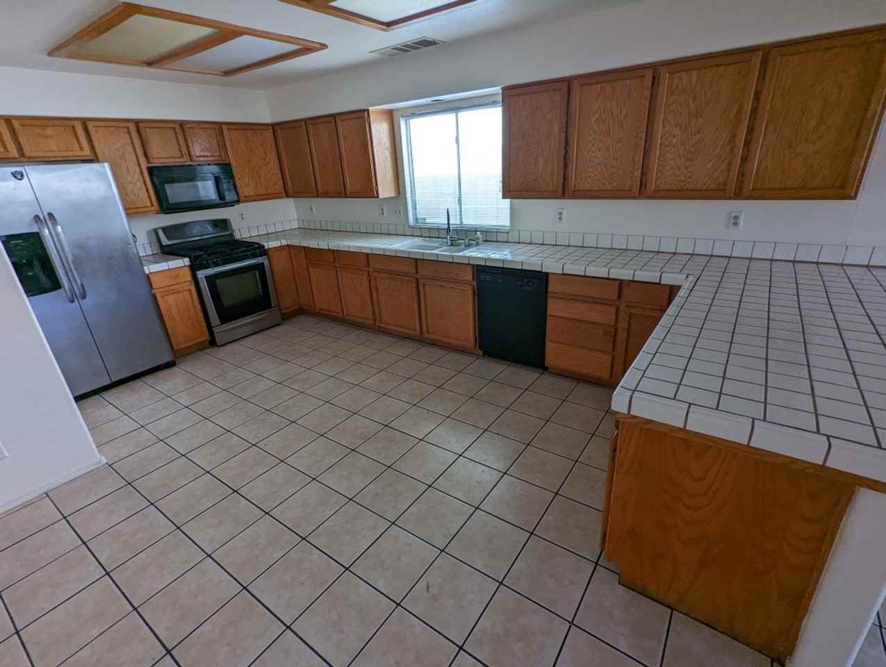 4228 Falcon Hill St - Photo 6 of 23