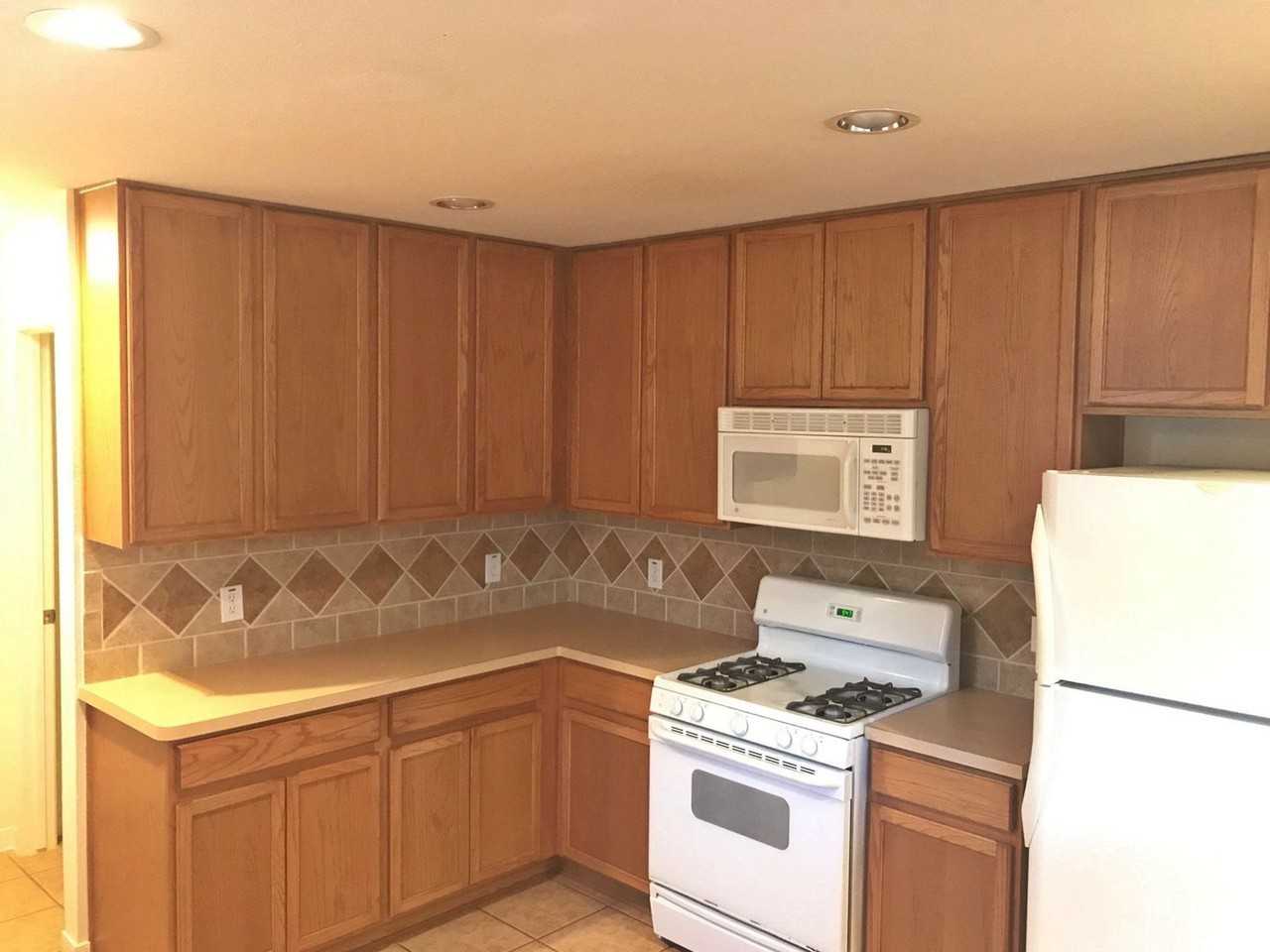 17406 Hoover Gardens Dr - Photo 2 of 20