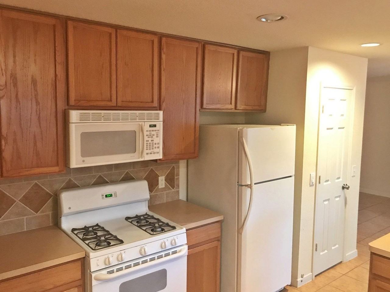 17406 Hoover Gardens Dr - Photo 4 of 20