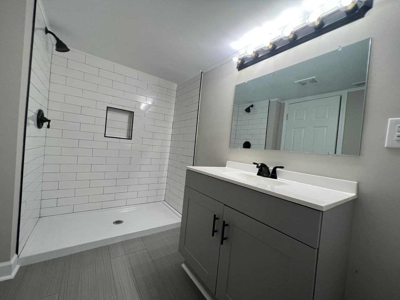 1113 Baker Blvd - Photo 5 of 8