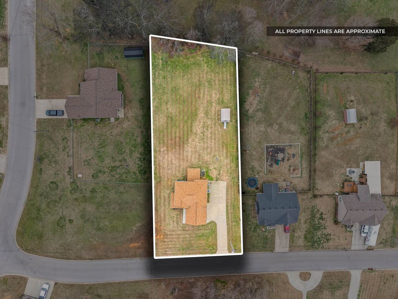 1395 Holden Dr - Photo 3 of 43