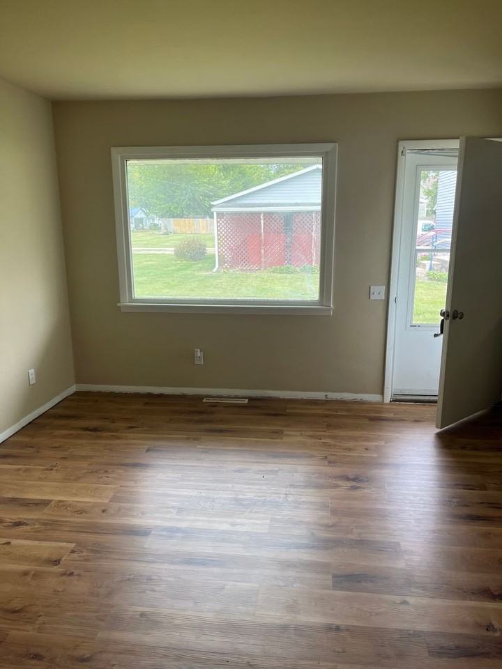 207 N Prairie St #C - Photo 3 of 7