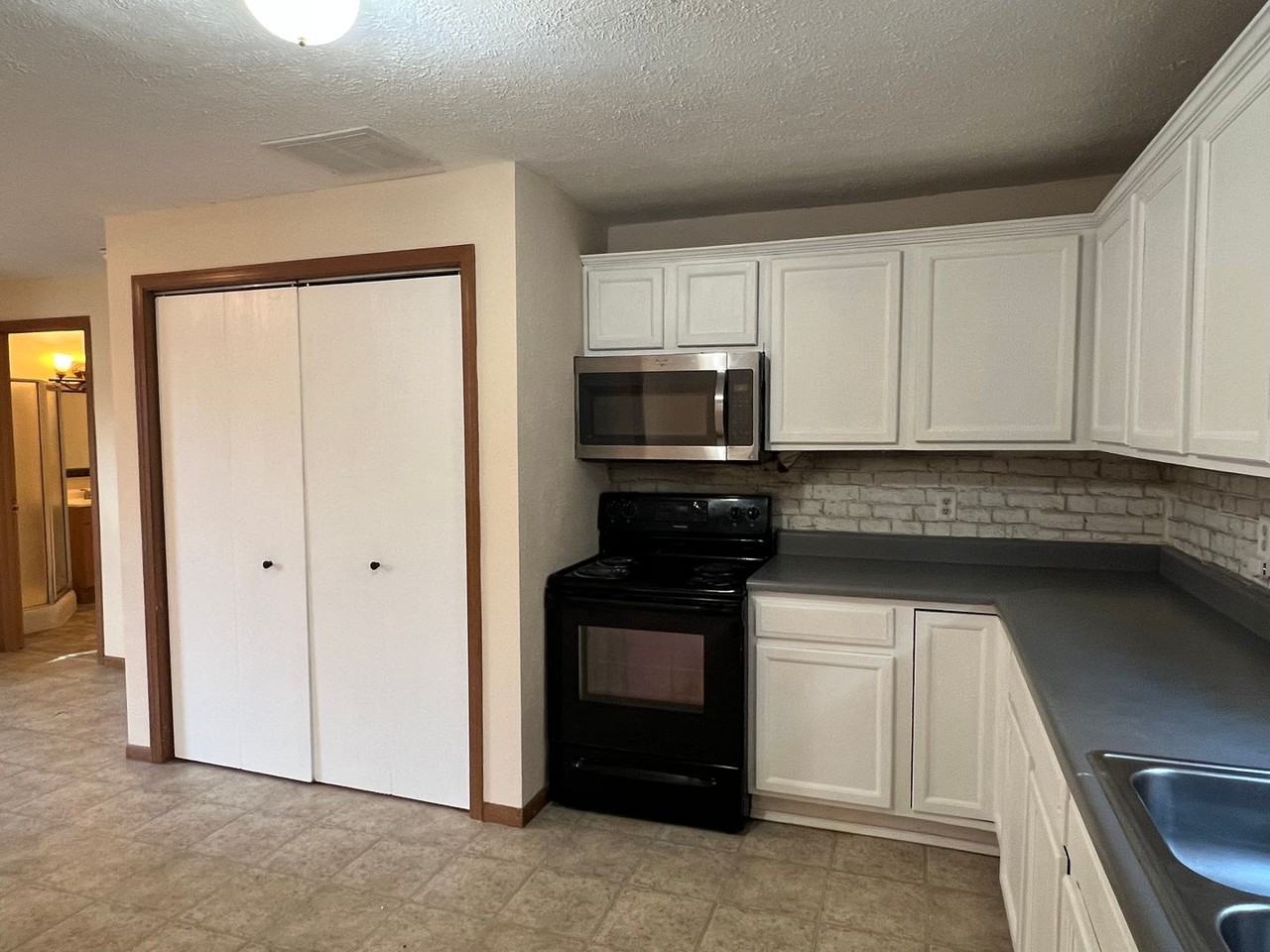 1439 N Texas Ave - Photo 6 of 15