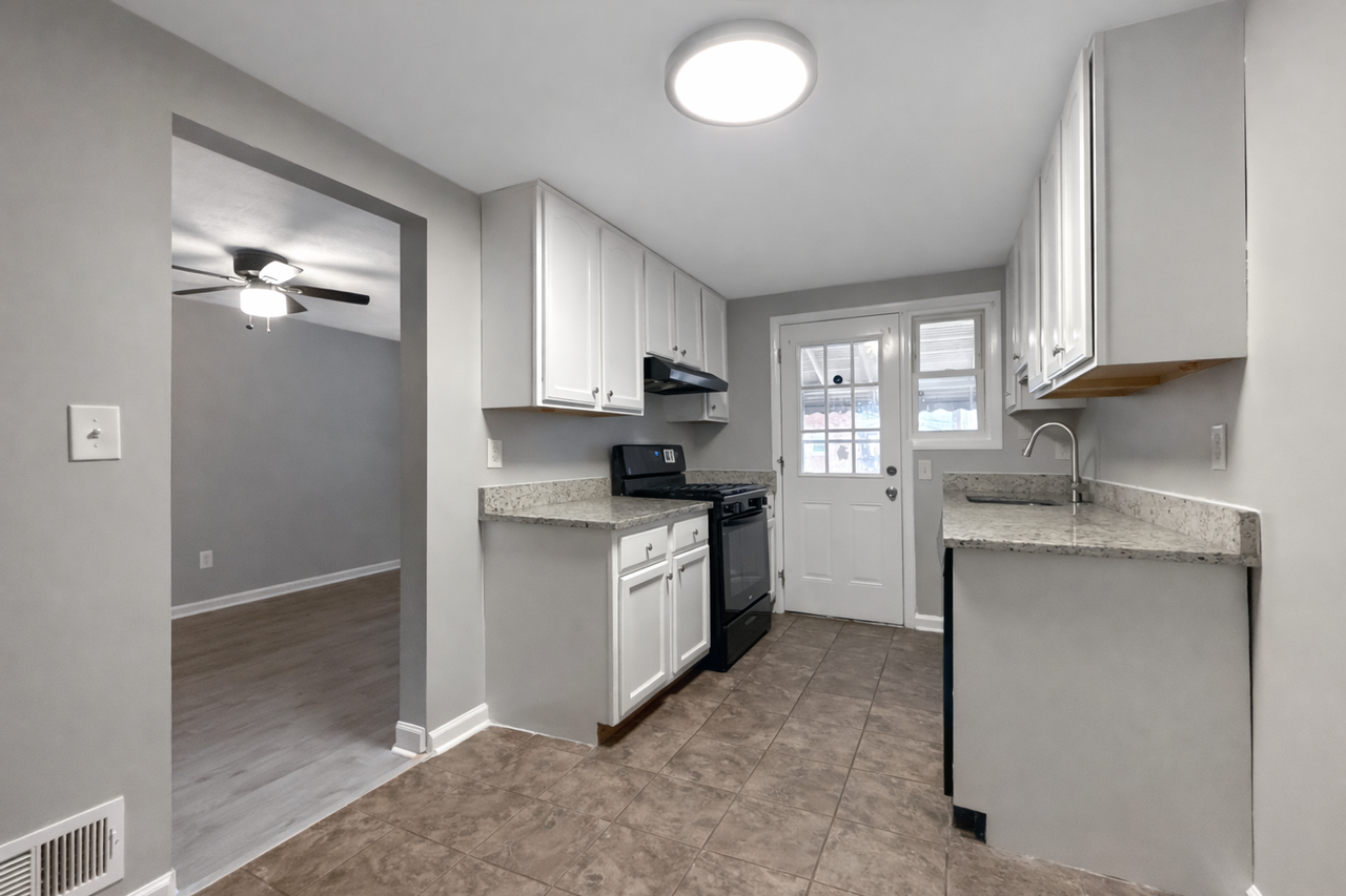 1005 Kayden Ln - Photo 6 of 13