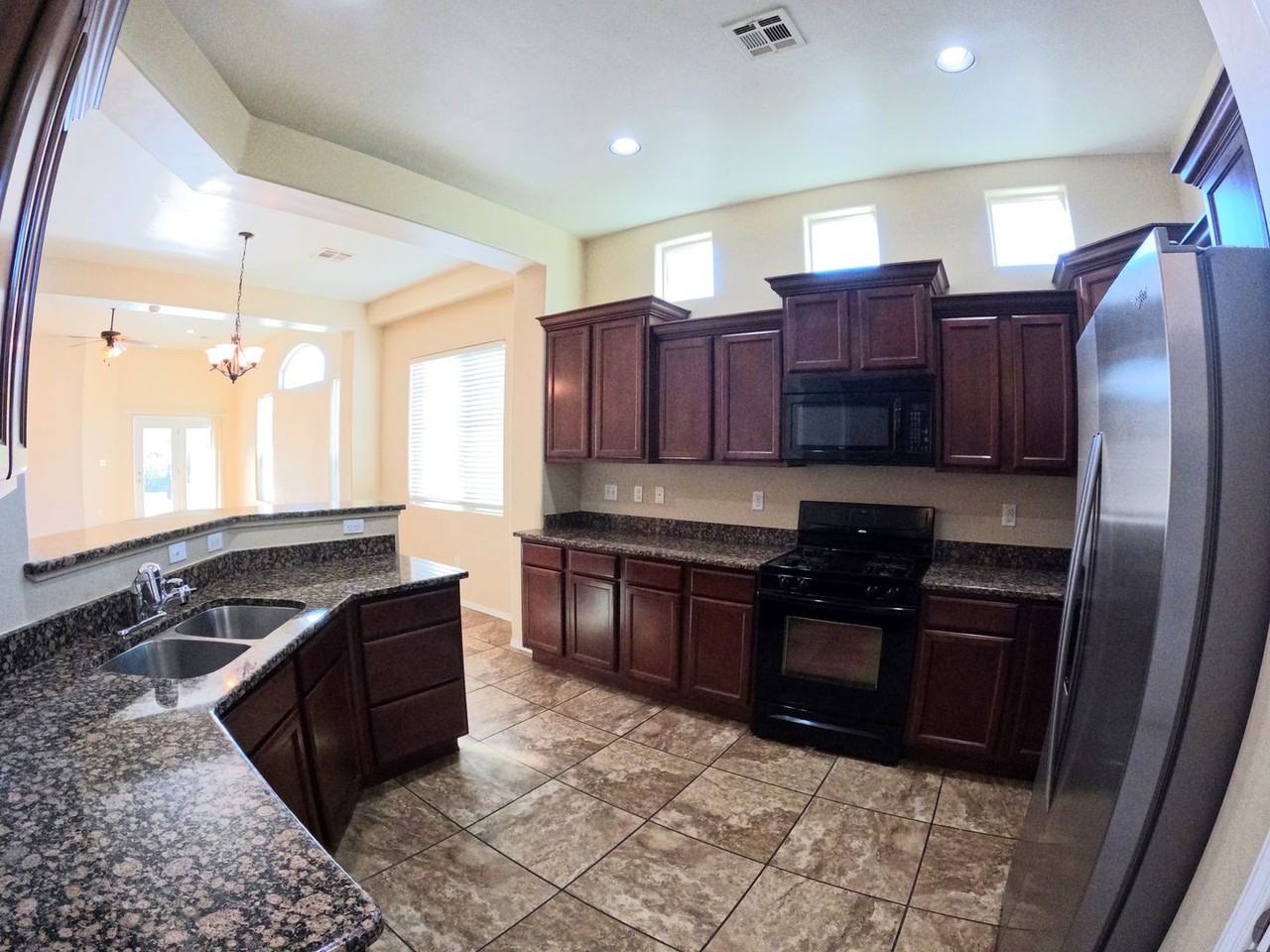 7518 Sierra Bella Pl - Photo 4 of 32