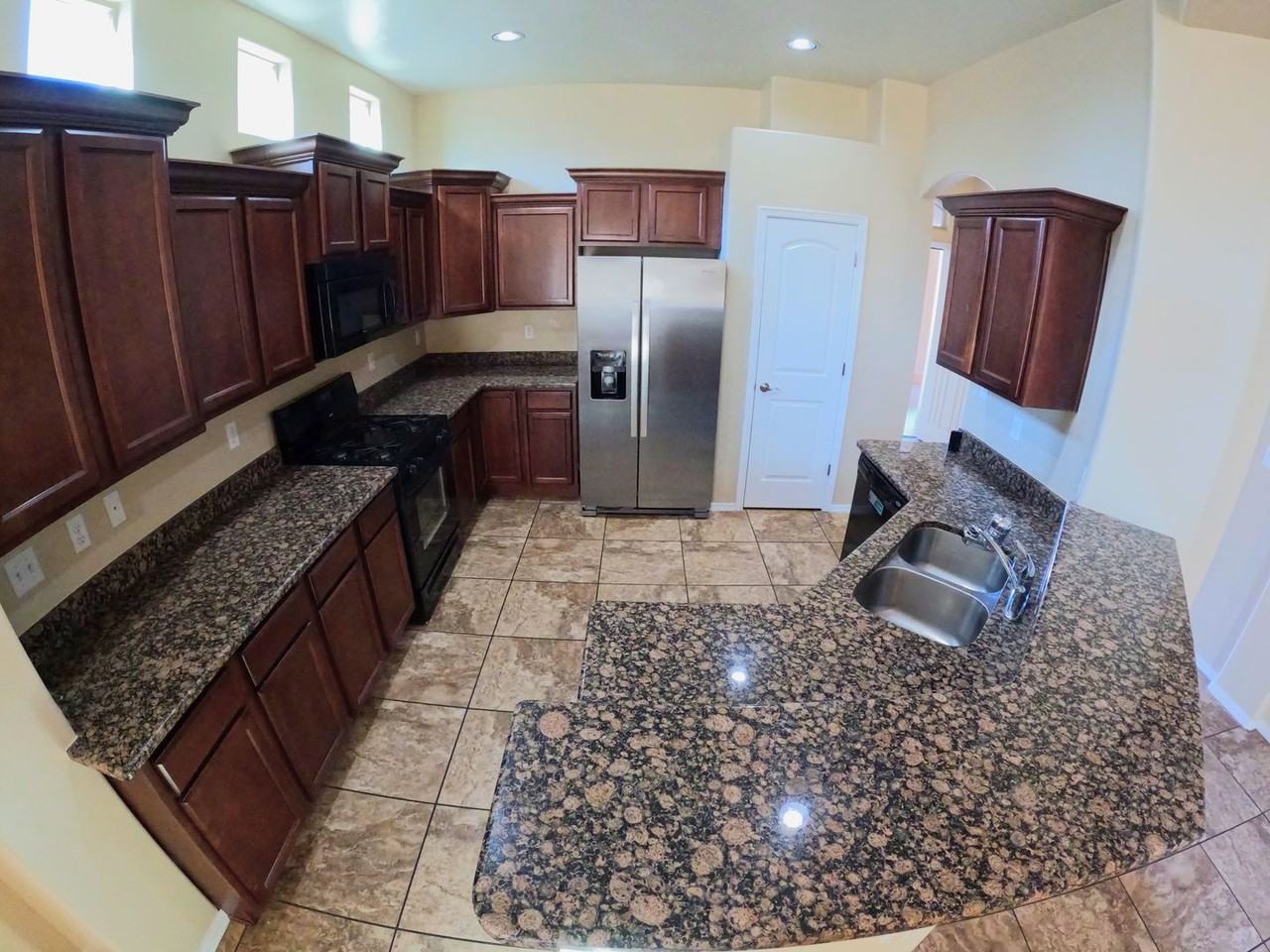 7518 Sierra Bella Pl - Photo 7 of 32