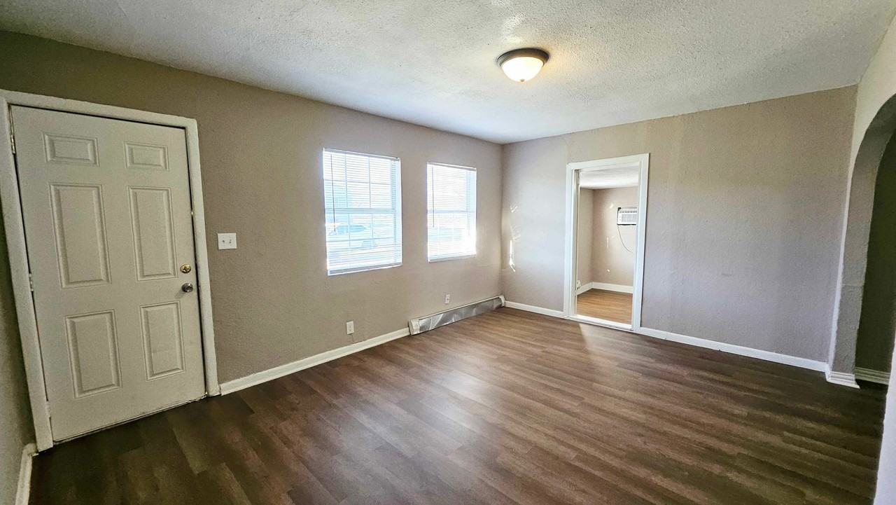 1505 Ne 29th St - Photo 3 of 27