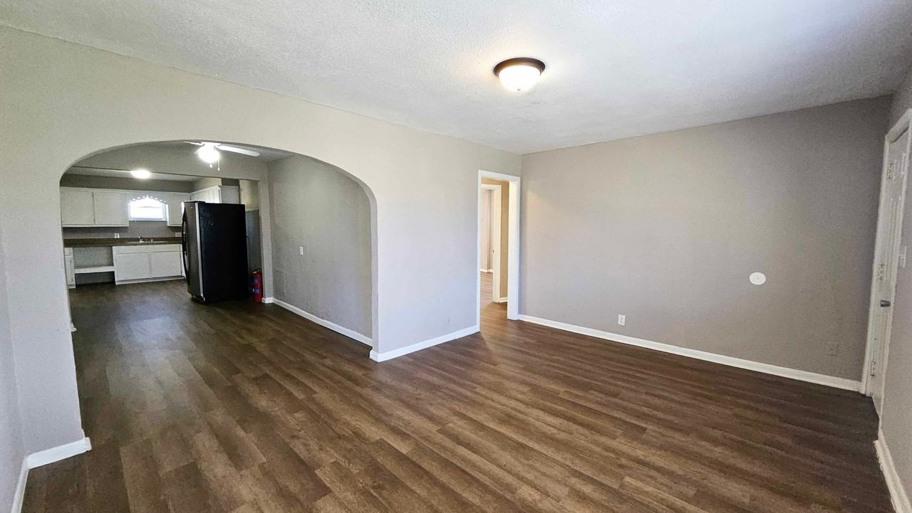 1505 Ne 29th St - Photo 5 of 27