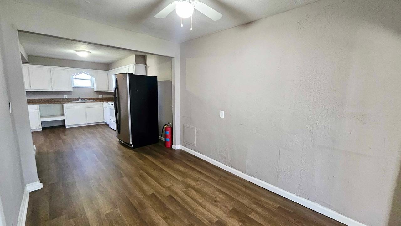 1505 Ne 29th St - Photo 7 of 27