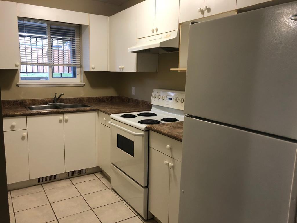 14940 69A Avenue - Photo 3 of 7