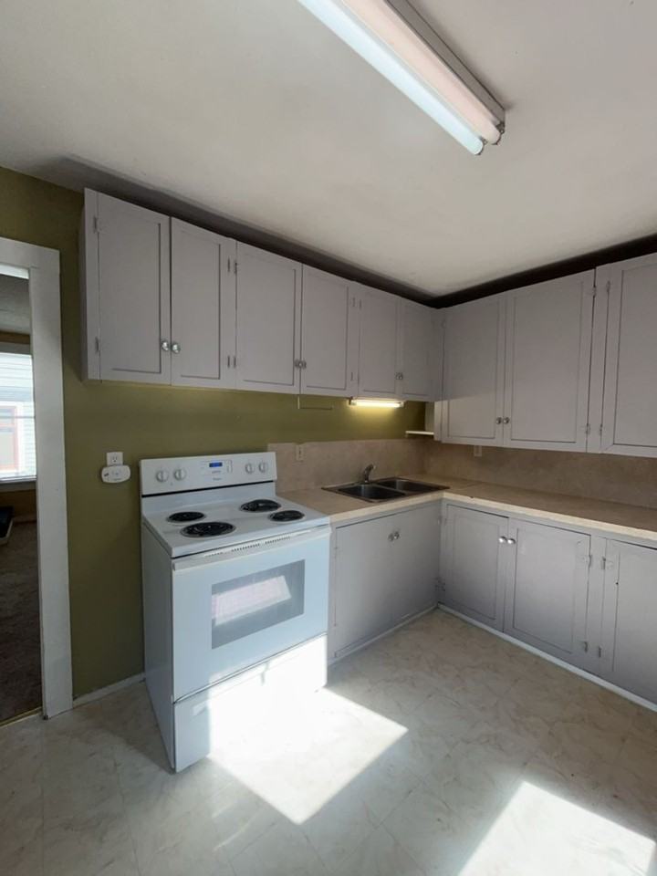 1416 Grant St - Photo 5 of 11