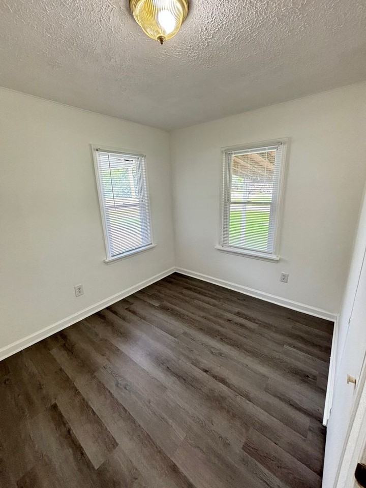 418 N High St - Photo 5 of 7