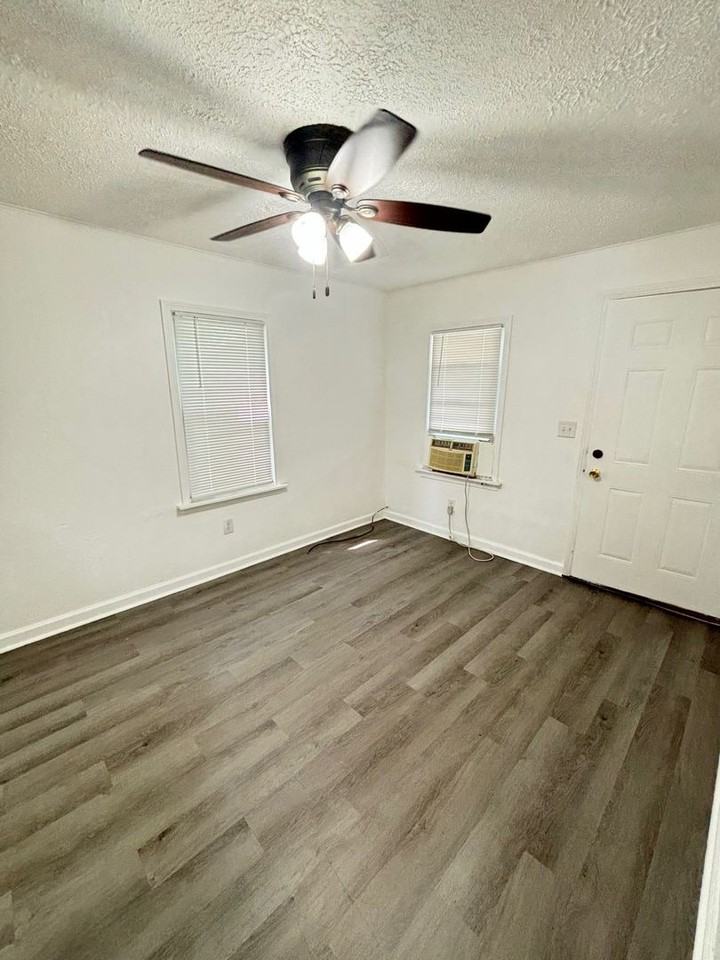 418 N High St - Photo 6 of 7